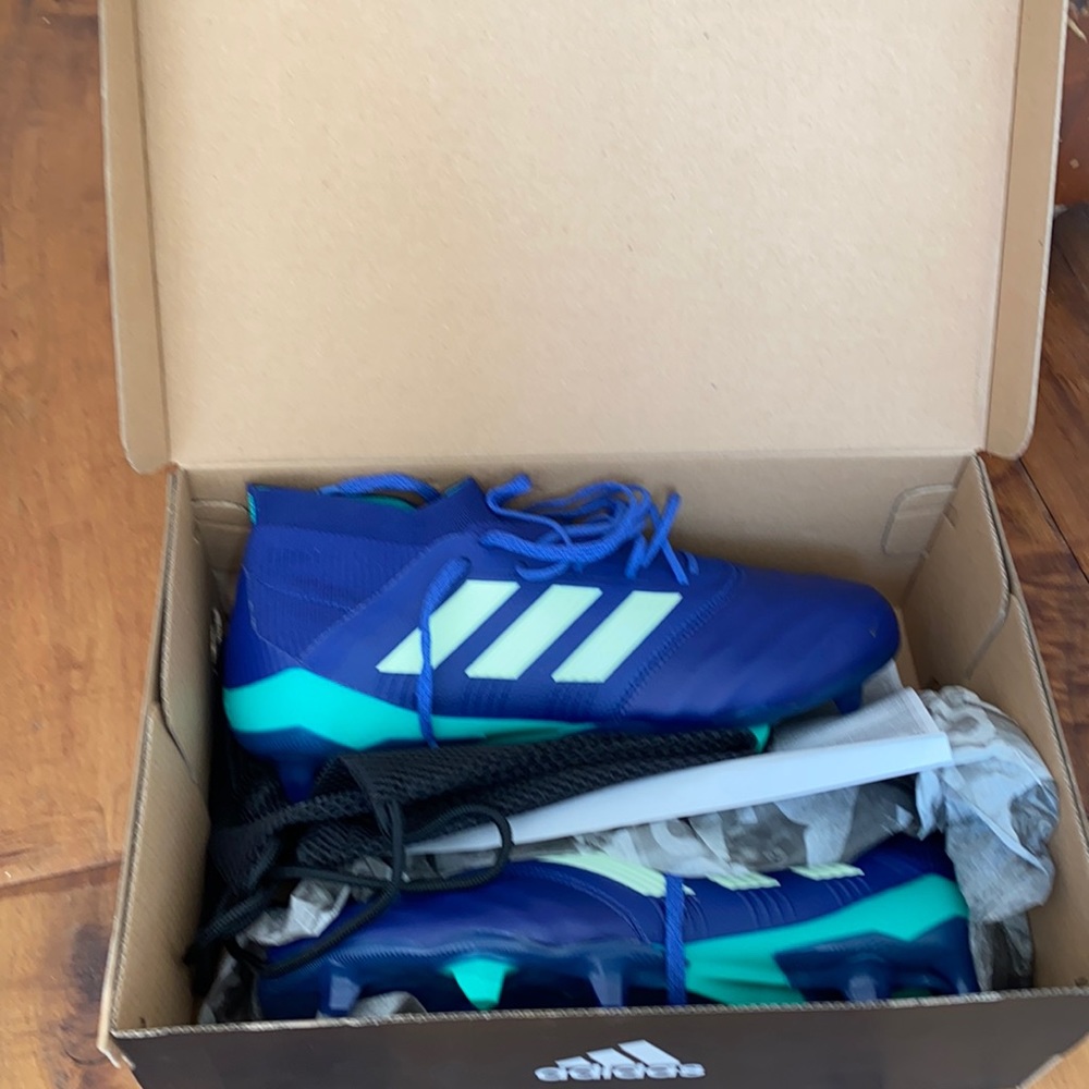 Brand new Adidas men’s soccer cleats Predator 18.1